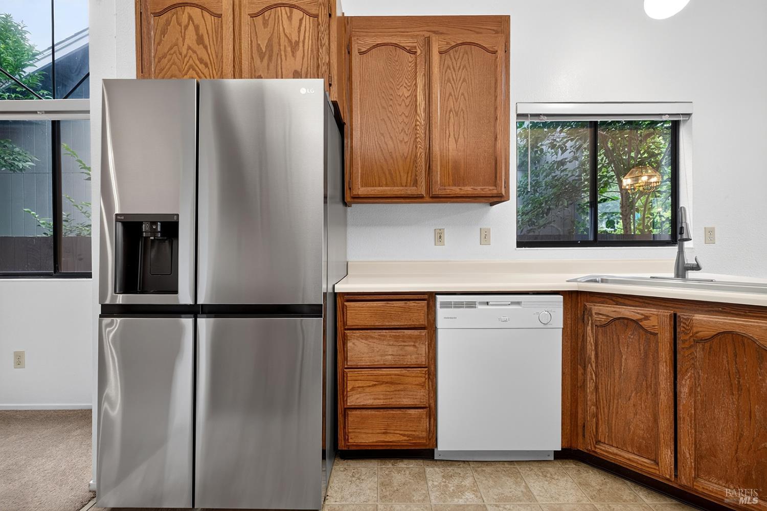 527 Mallory Avenue Windsor CA 95492