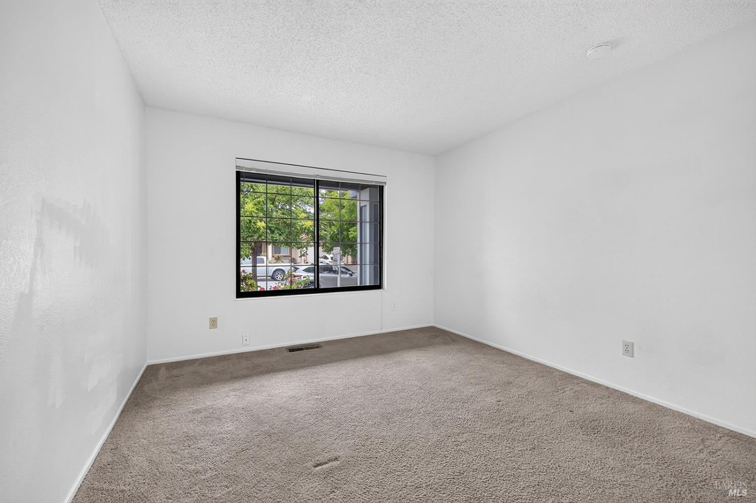 527 Mallory Avenue Windsor CA 95492