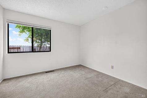 527 Mallory Avenue Windsor CA 95492