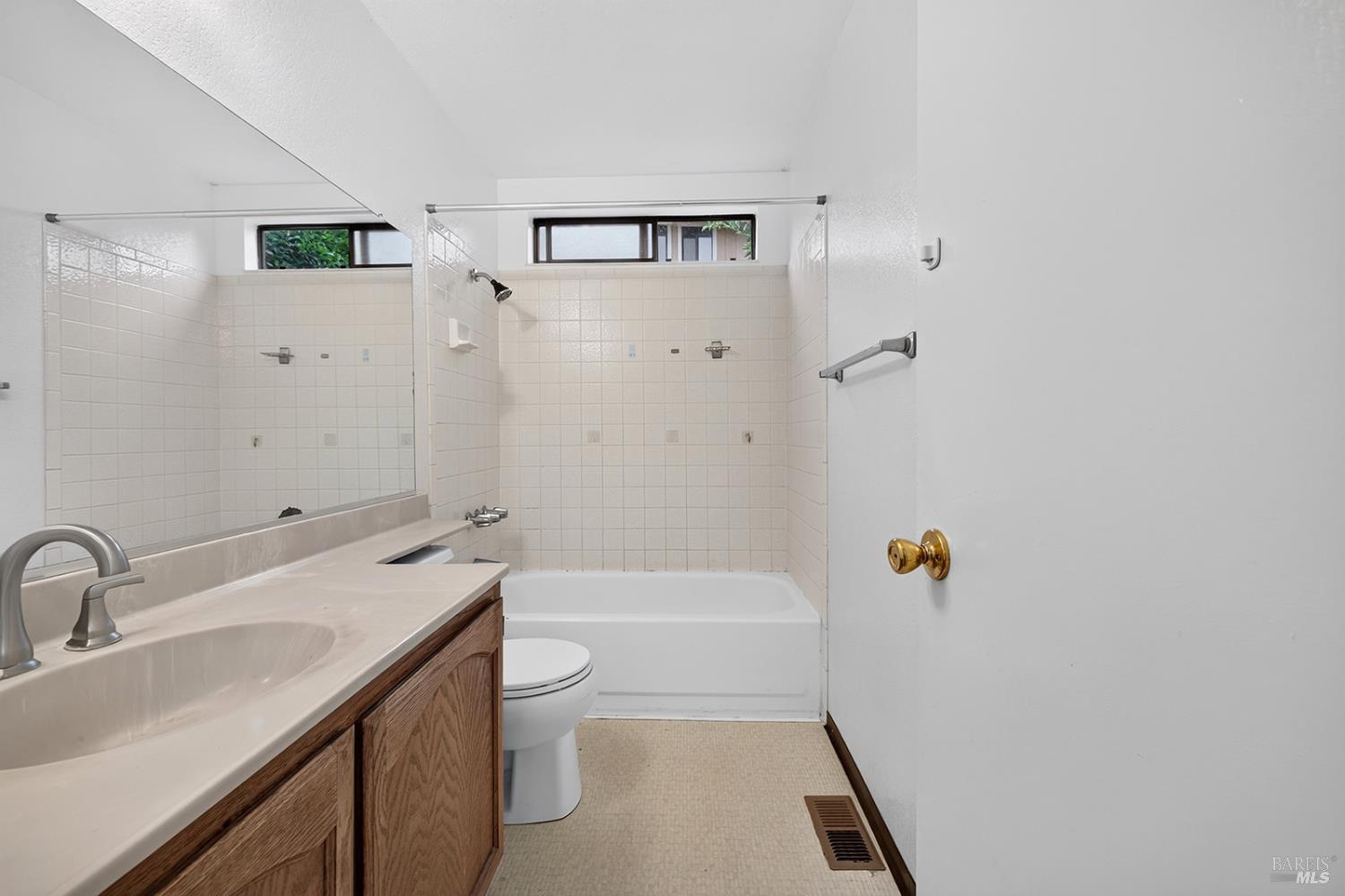 527 Mallory Avenue Windsor CA 95492