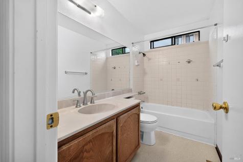 527 Mallory Avenue Windsor CA 95492