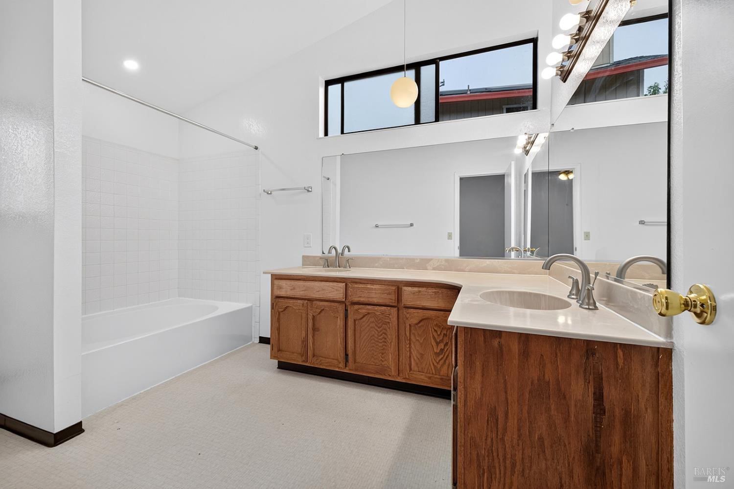 527 Mallory Avenue Windsor CA 95492