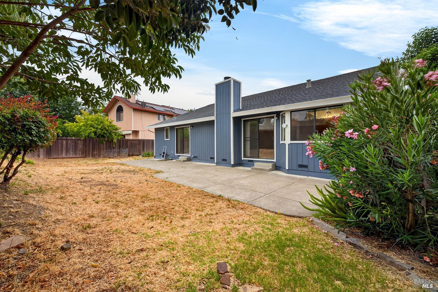 527 Mallory Avenue Windsor CA 95492