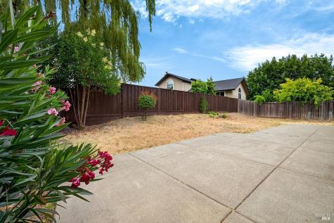 527 Mallory Avenue Windsor CA 95492