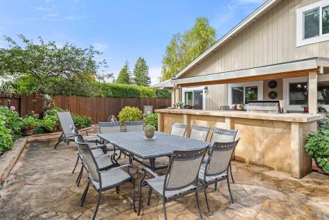 8091 Hill Drive Sebastopol CA 95472