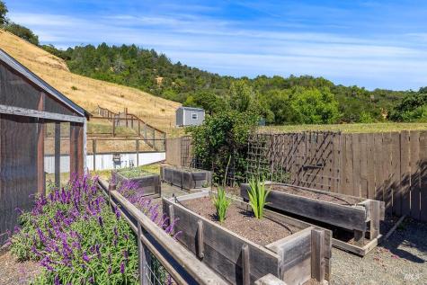 6577 Bennett Valley Road Santa Rosa CA 95404