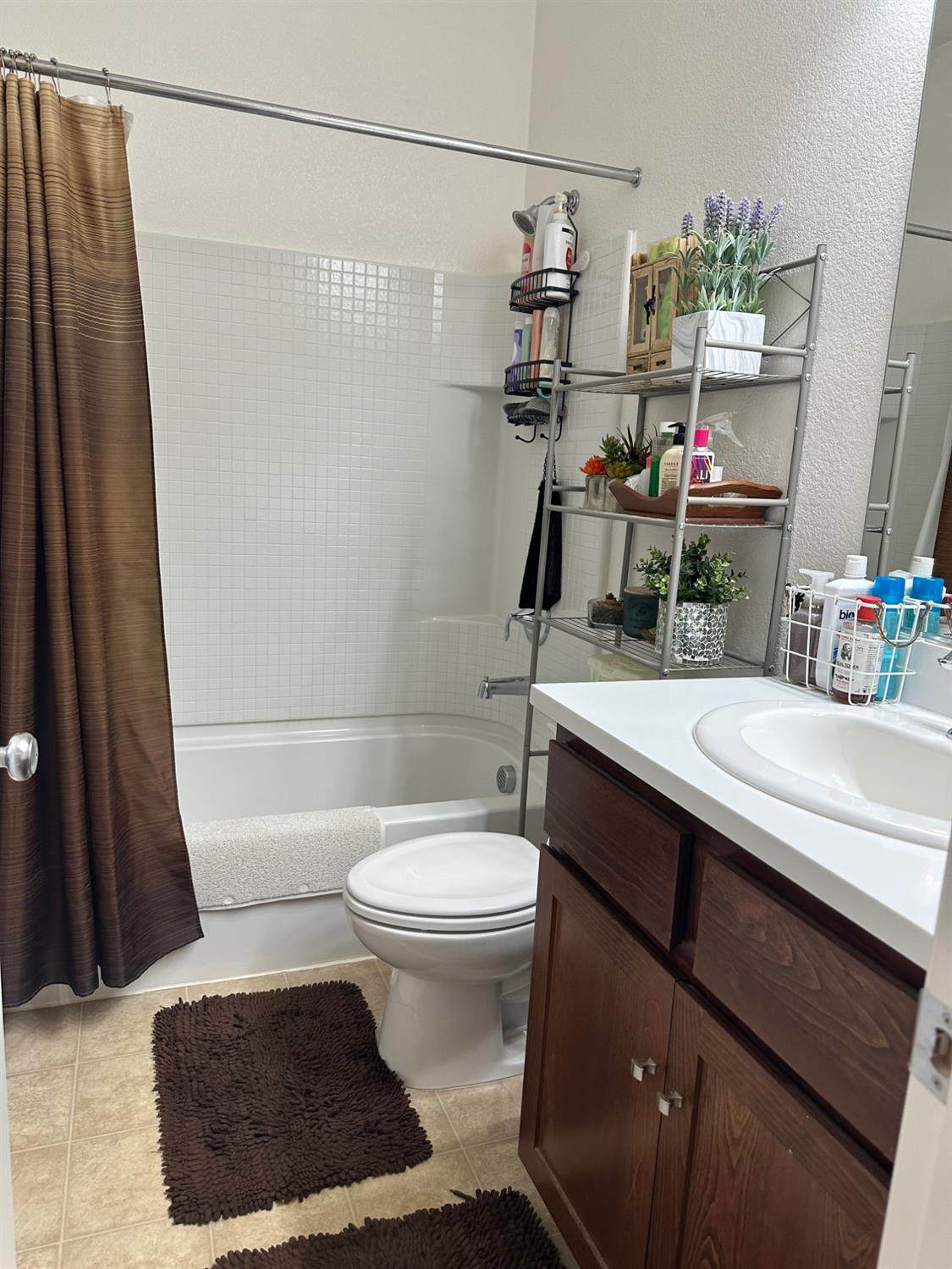 4515 Lerino Walk Sacramento CA 95823