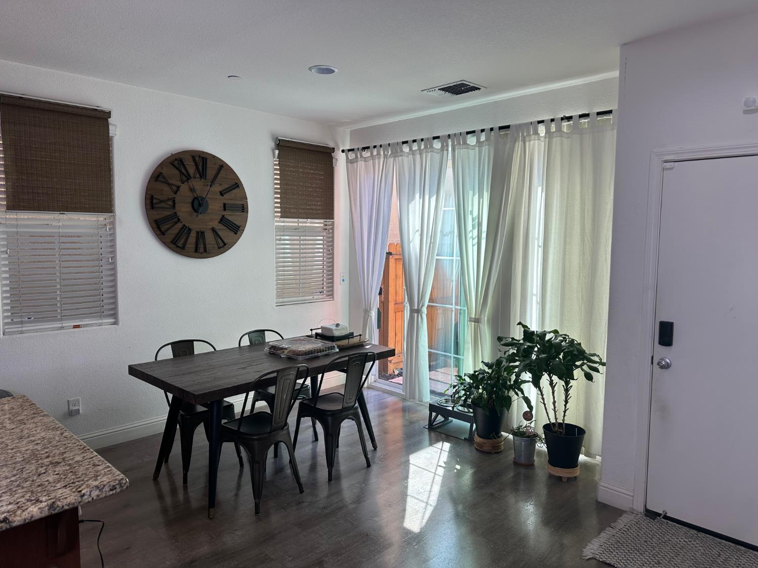 4515 Lerino Walk Sacramento CA 95823