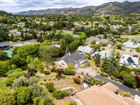 405 Crestridge Place Santa Rosa CA 95409