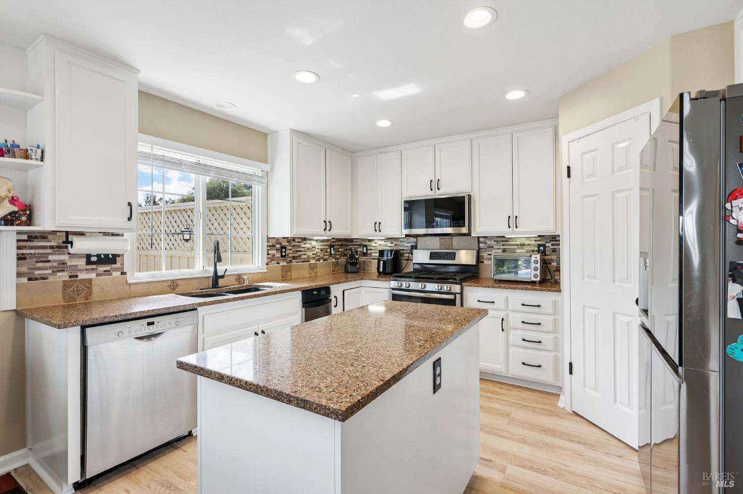 302 Desiree Place Windsor CA 95492