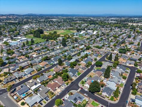 7555 Beverly Drive Rohnert Park CA 94928