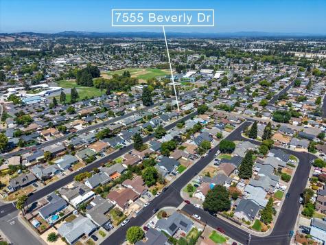 7555 Beverly Drive Rohnert Park CA 94928