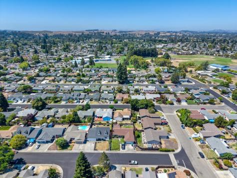 7555 Beverly Drive Rohnert Park CA 94928