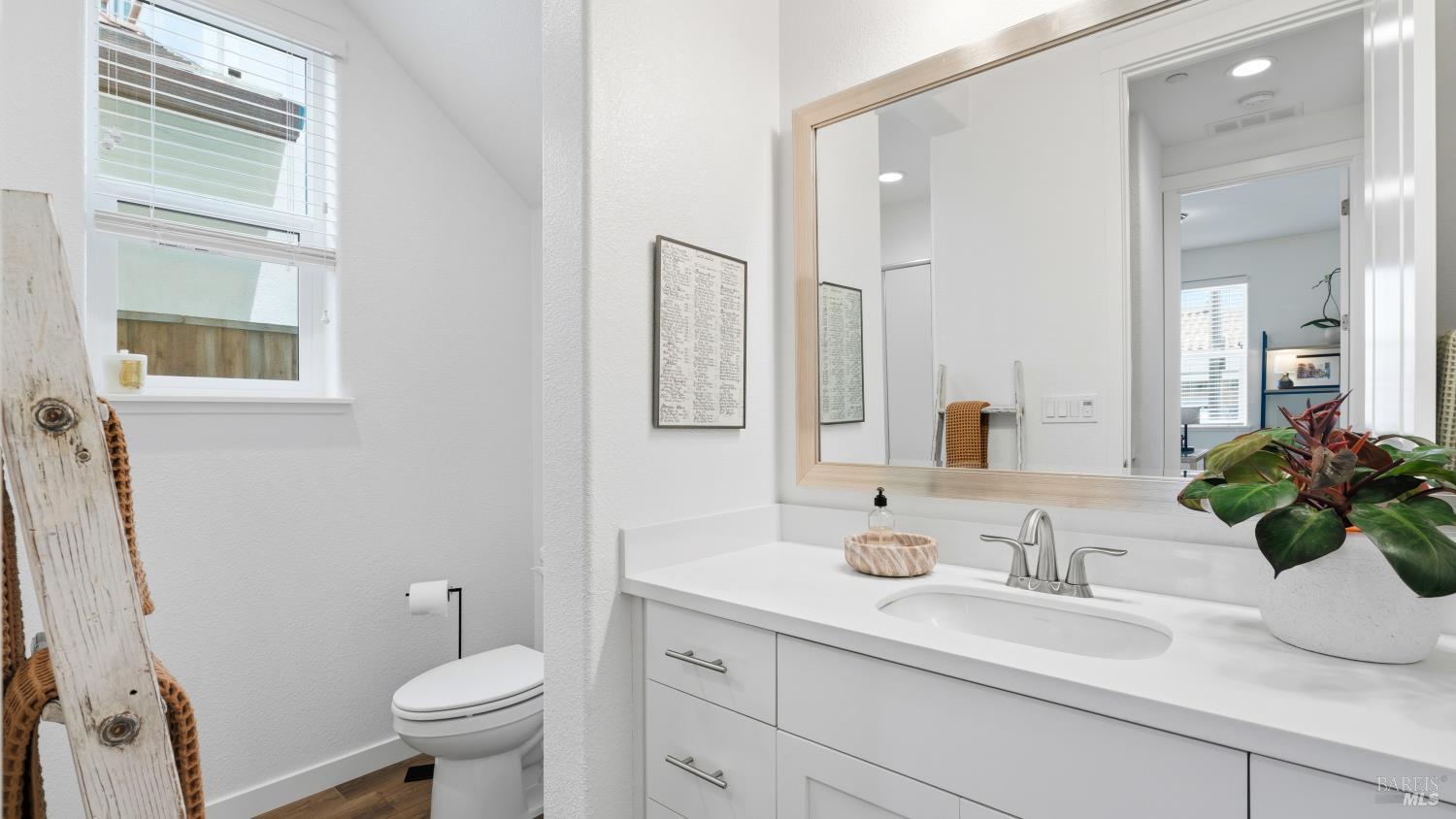 1417 Sylvia Way Petaluma CA 94952