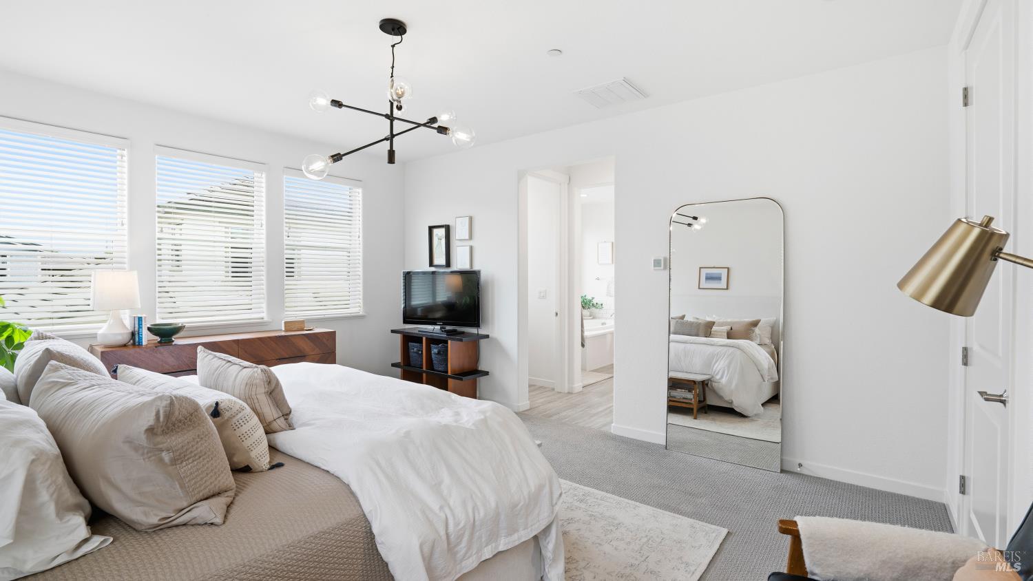 1417 Sylvia Way Petaluma CA 94952