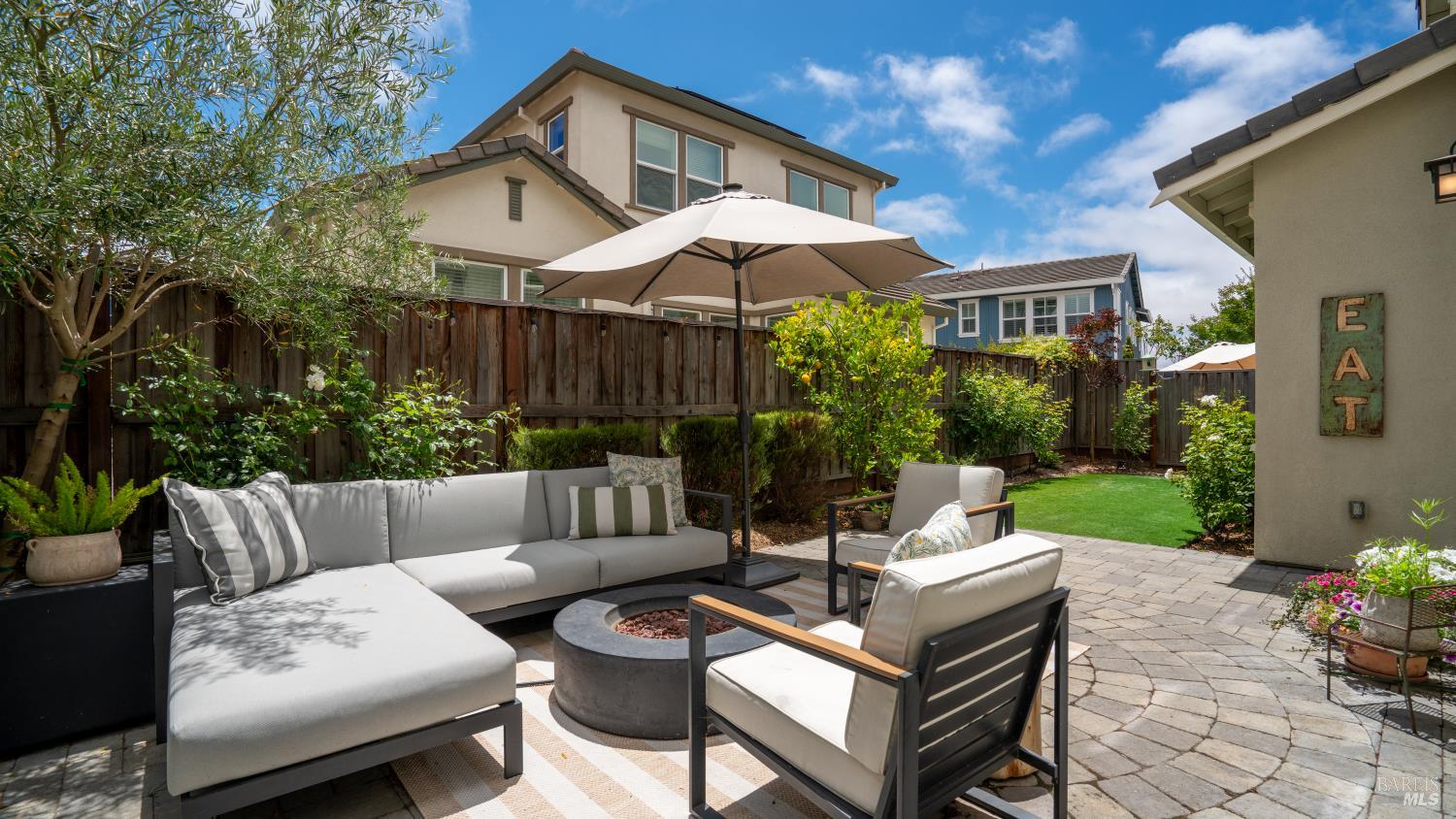 1417 Sylvia Way Petaluma CA 94952