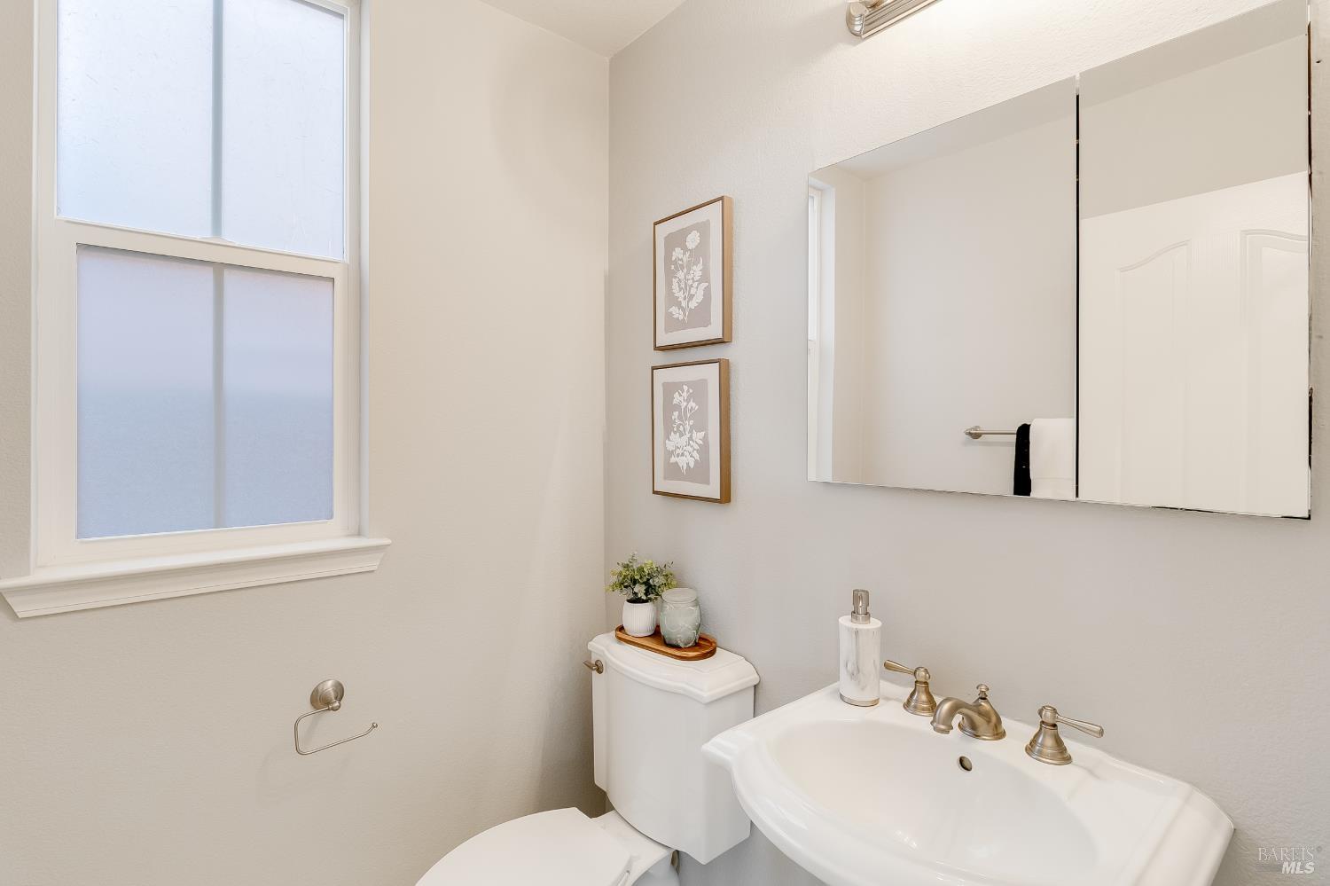 438 E Poplar Street Vallejo CA 94592