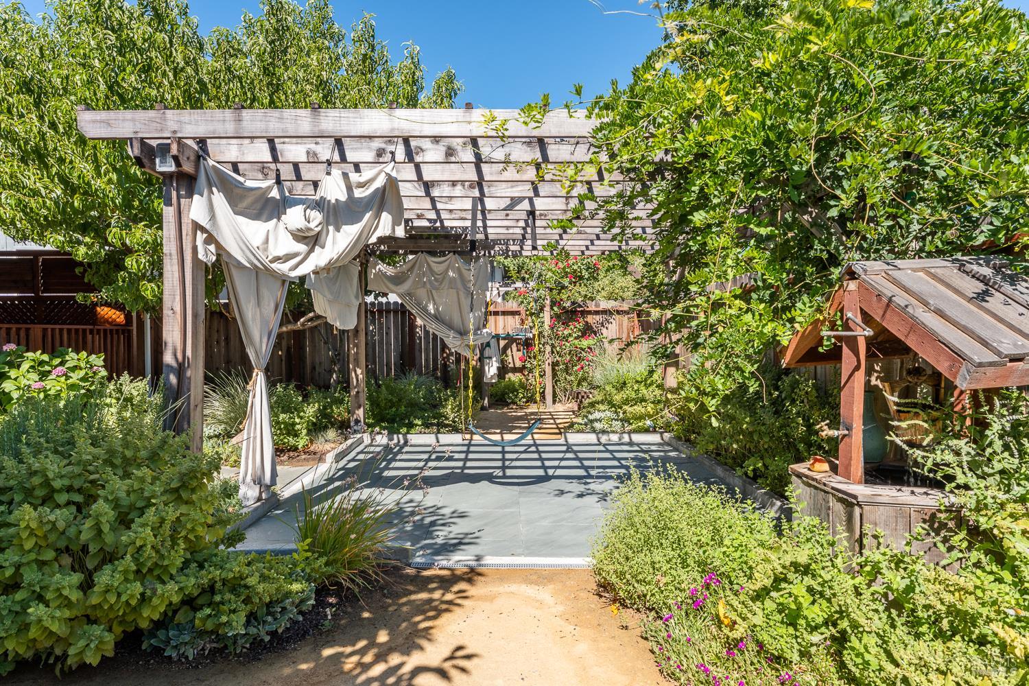 536 Capps Lane Ukiah CA 95482