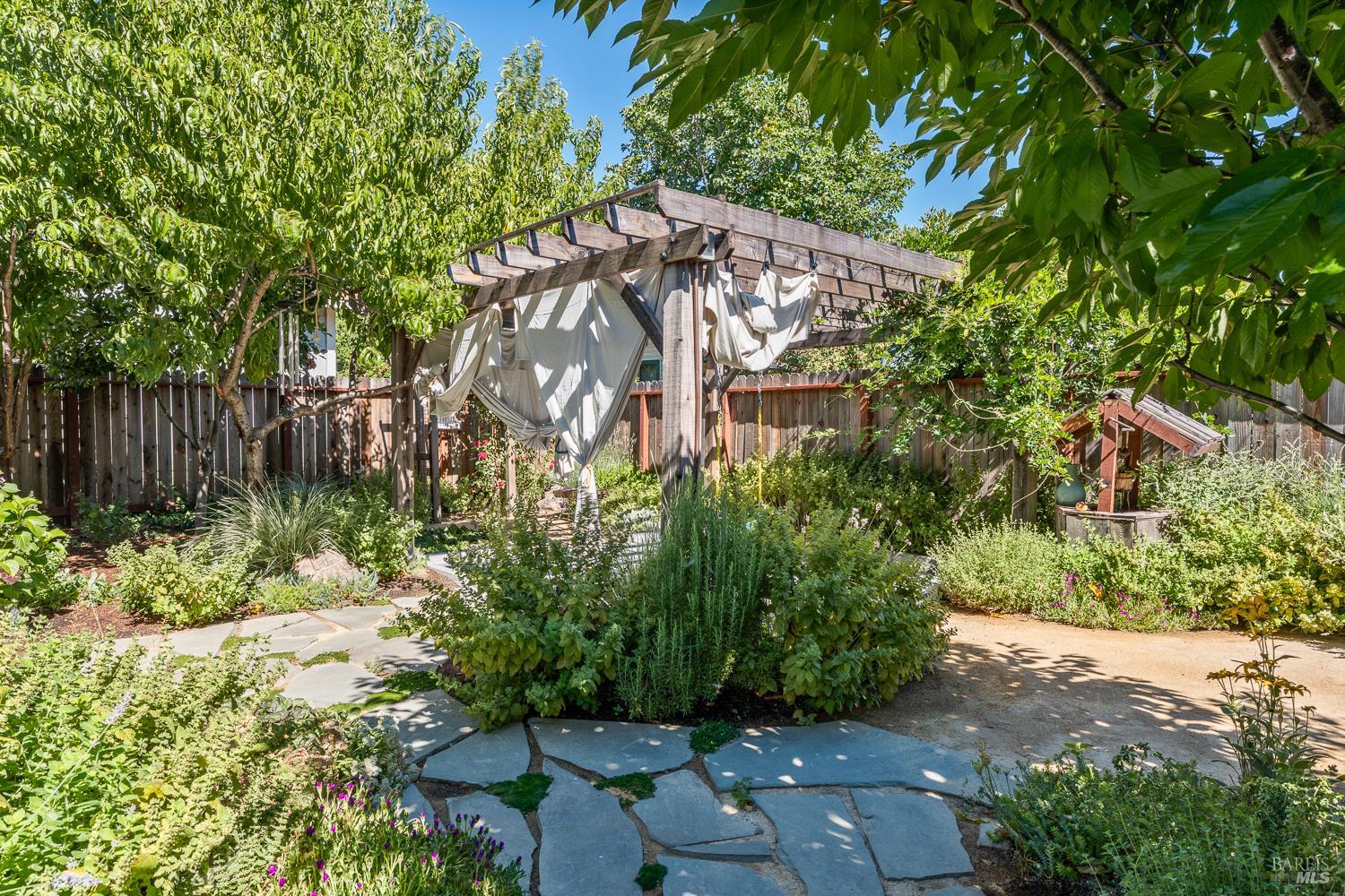 536 Capps Lane Ukiah CA 95482