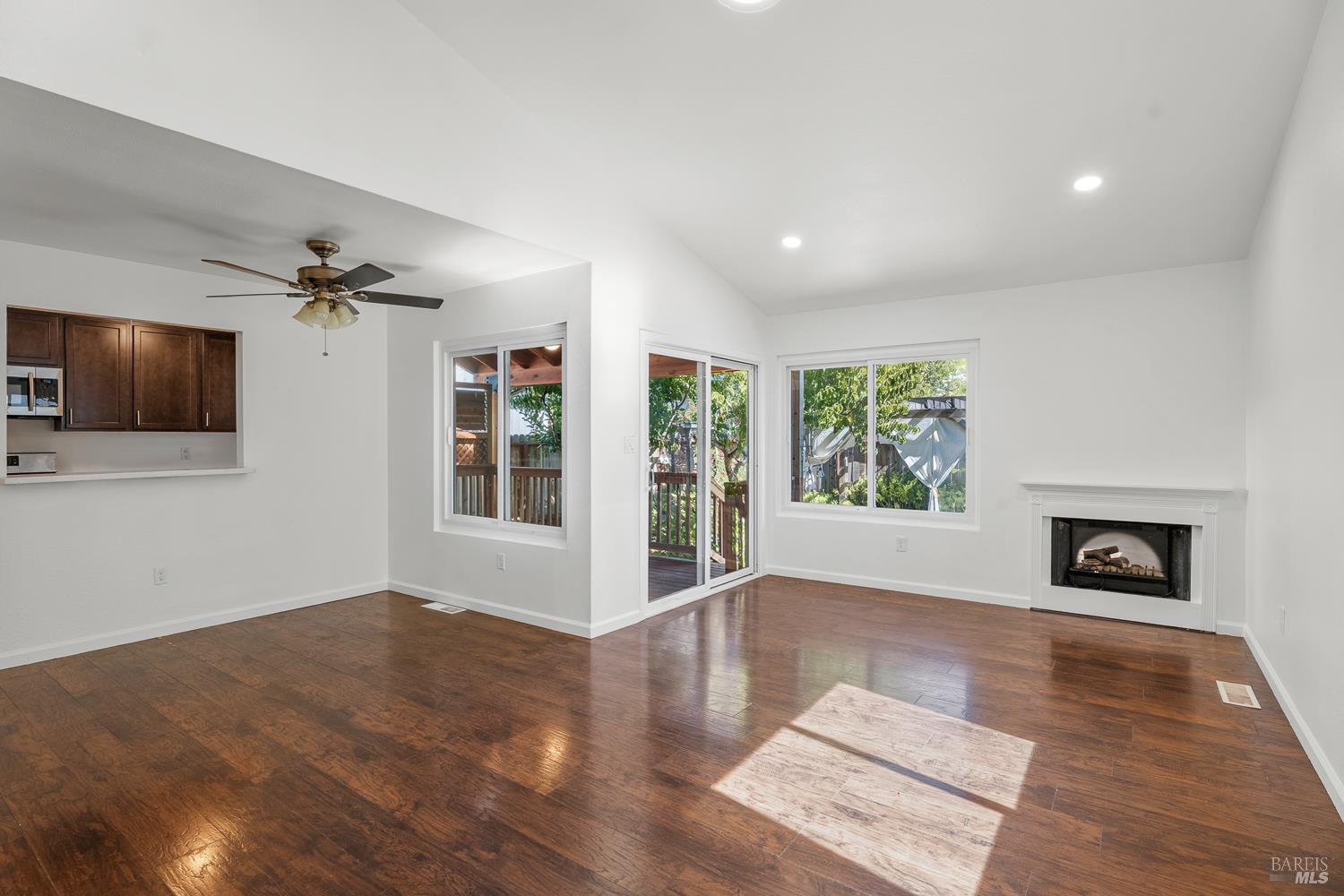 536 Capps Lane Ukiah CA 95482