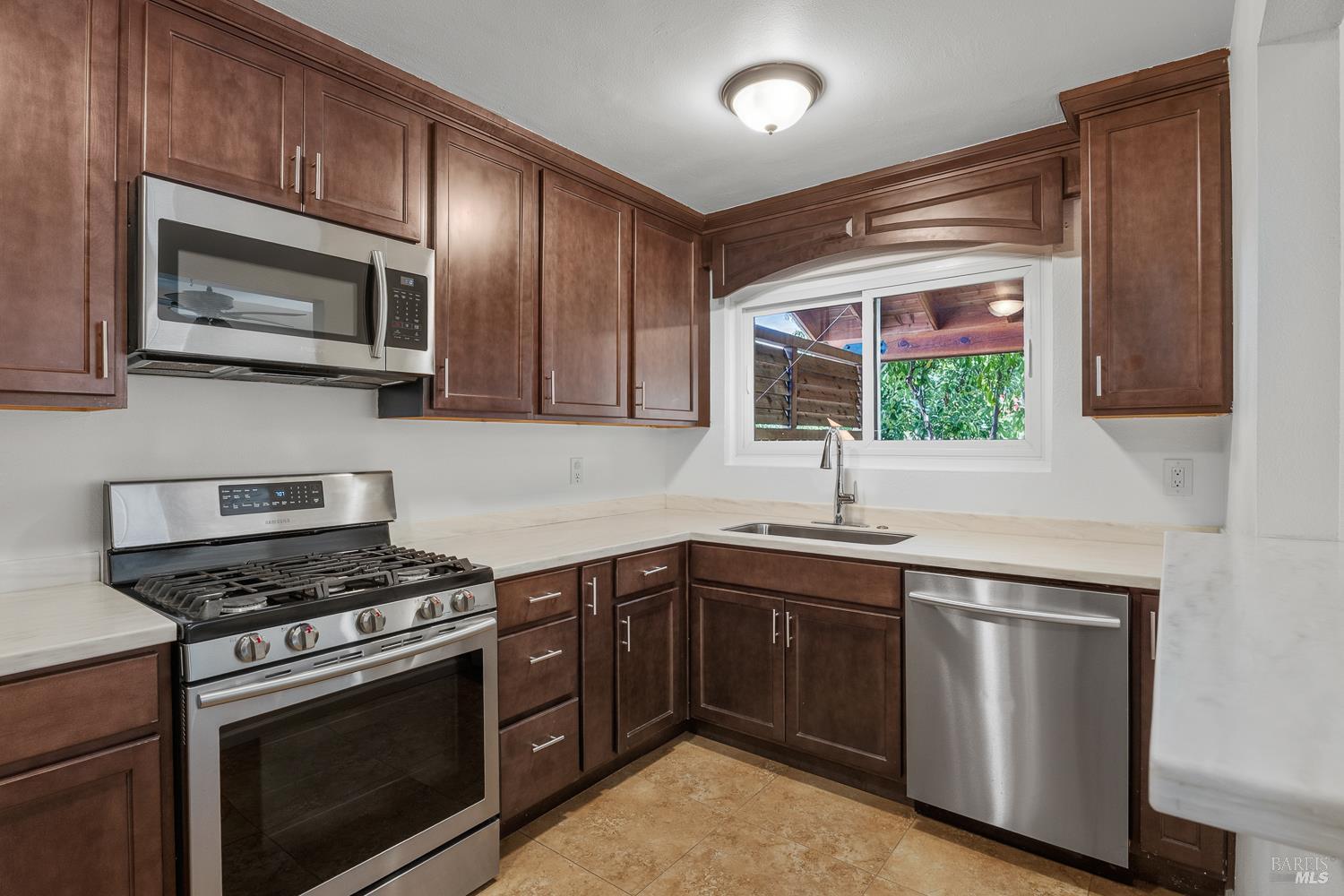536 Capps Lane Ukiah CA 95482