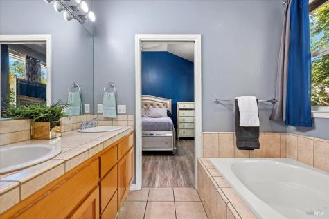 4717-4719 Starbuck Avenue Santa Rosa CA 95409