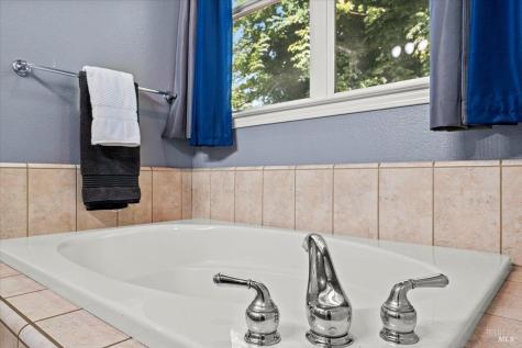 4717-4719 Starbuck Avenue Santa Rosa CA 95409