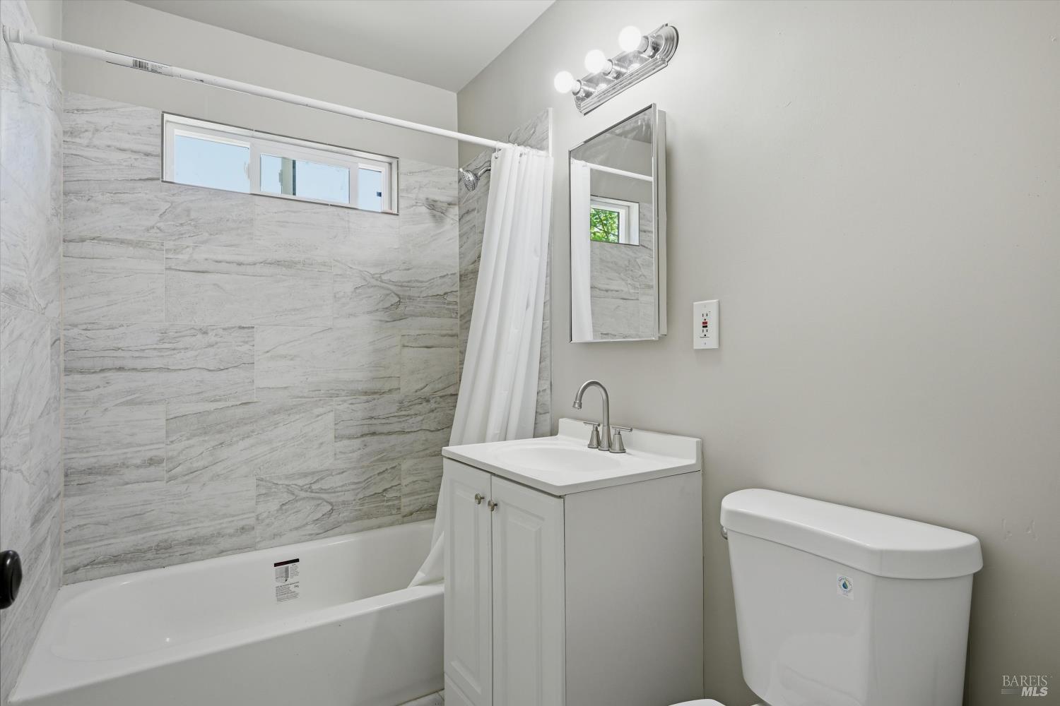 3723 Buckeye Street Clearlake CA 95422
