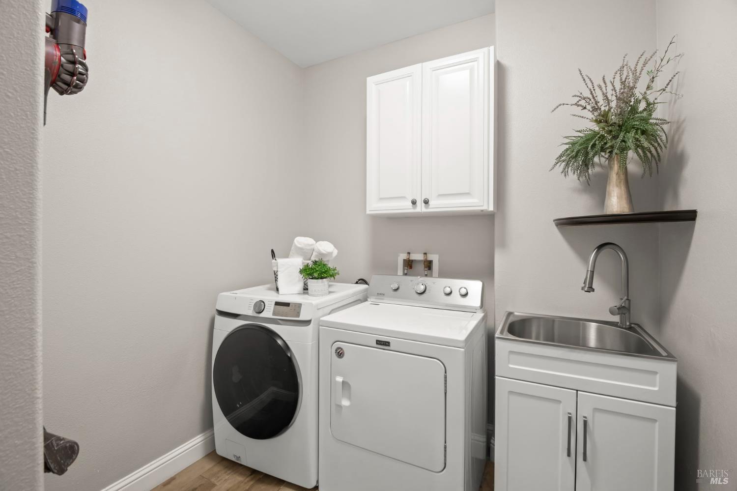 74 Rovina Lane Petaluma CA 94952