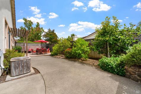 1284 Eagle Drive Windsor CA 95492
