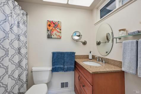 2 Oakhurst Place Santa Rosa CA 95409