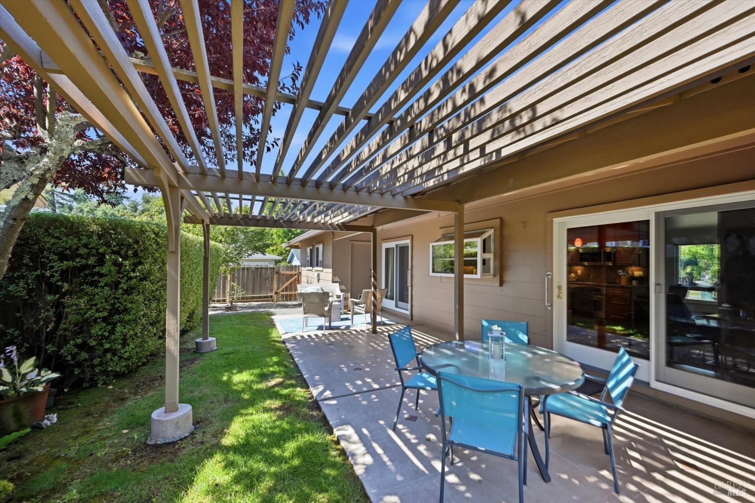 2 Oakhurst Place Santa Rosa CA 95409