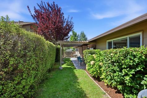 2 Oakhurst Place Santa Rosa CA 95409