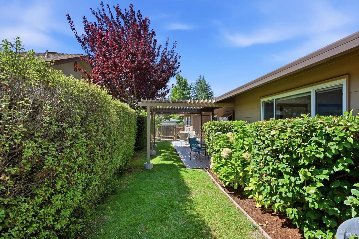 2 Oakhurst Place Santa Rosa CA 95409