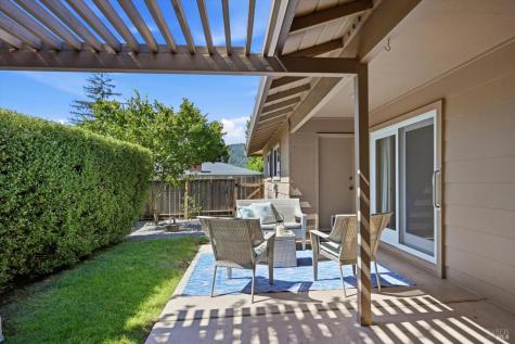 2 Oakhurst Place Santa Rosa CA 95409