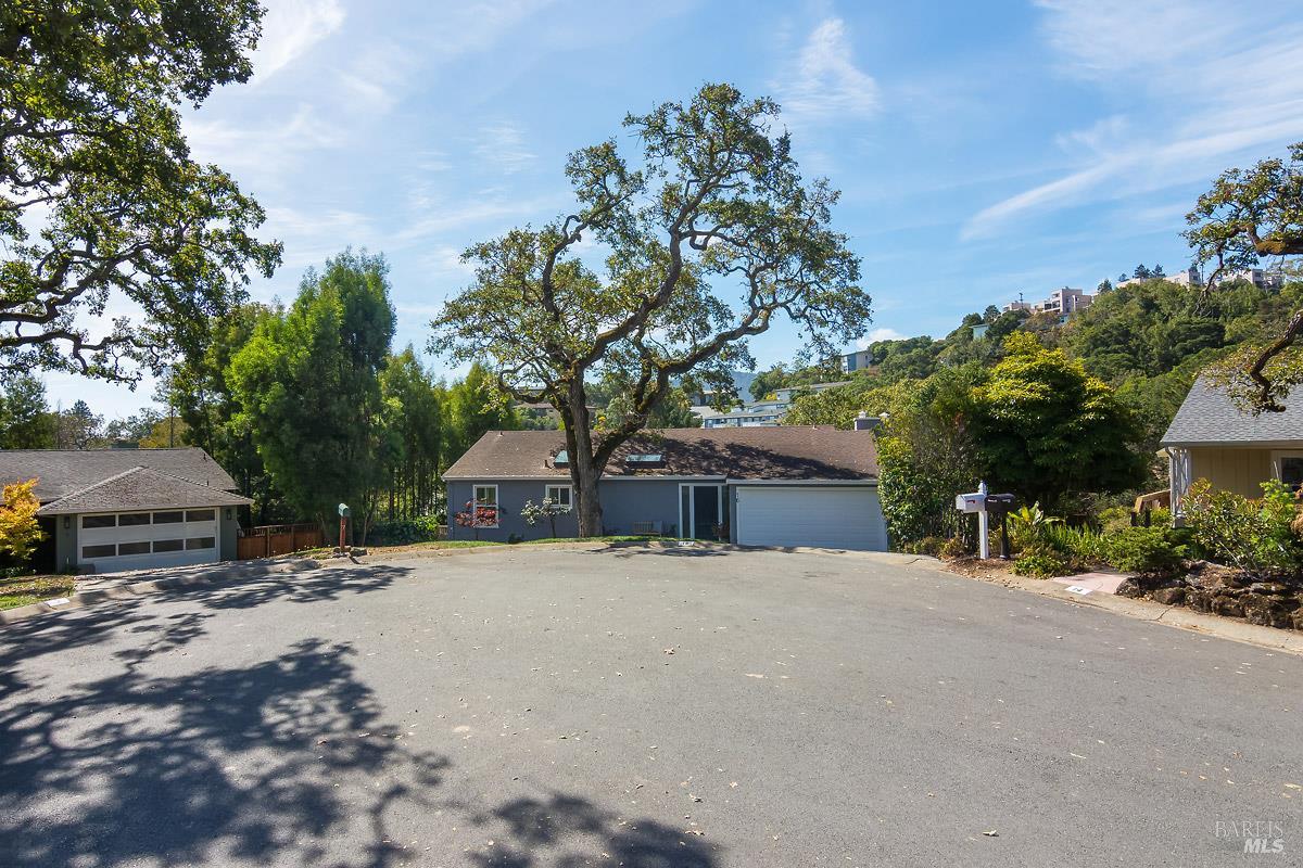 16 Corte Los Sombras Greenbrae CA 94904