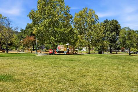 465 Riesling Street Cloverdale CA 95425