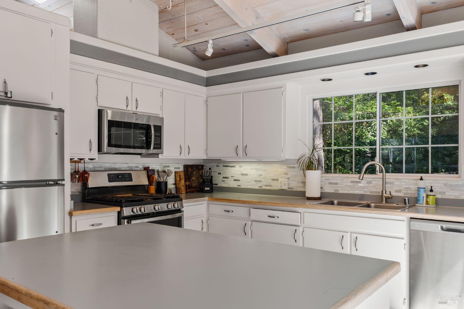46821 Ocean View Avenue Anchor Bay CA 95445