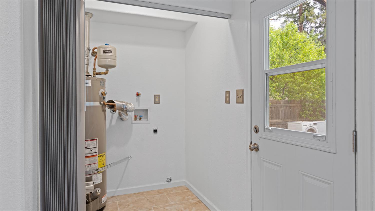 10 Palm Avenue Woodland CA 95695