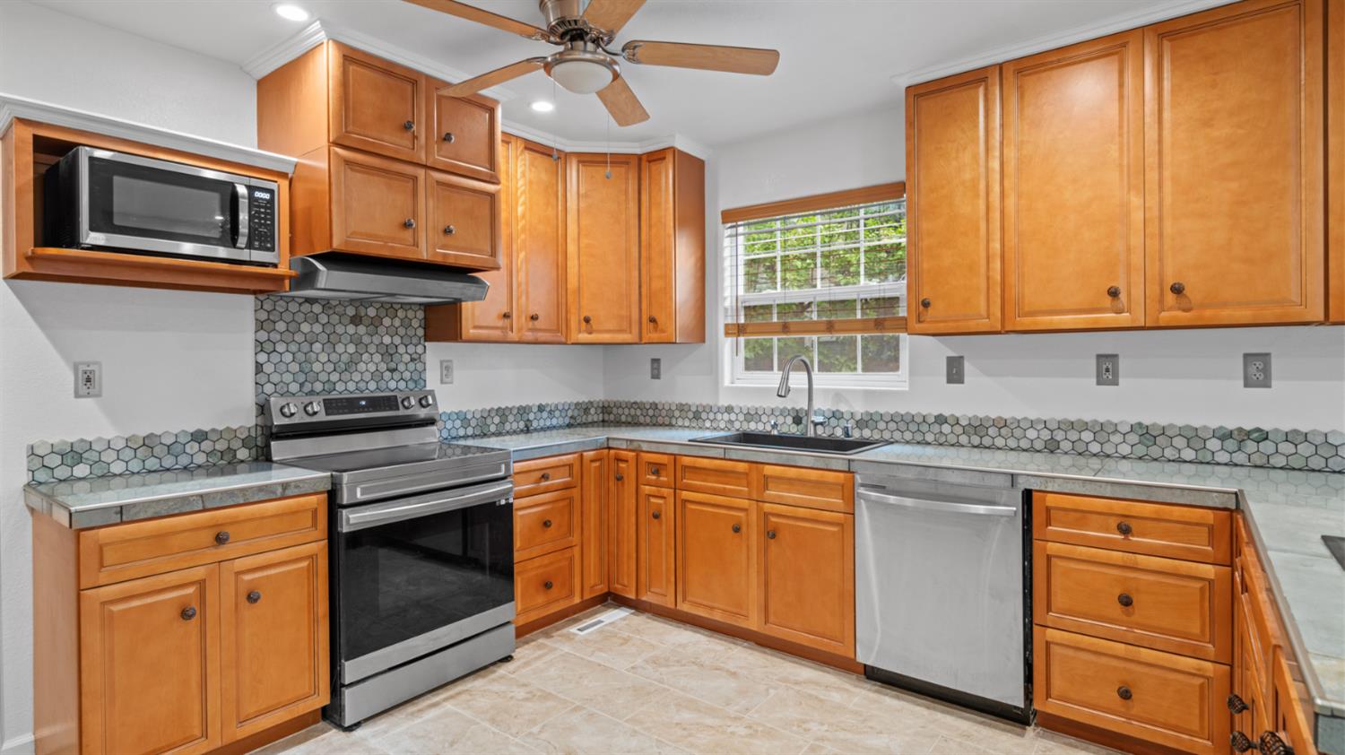 10 Palm Avenue Woodland CA 95695