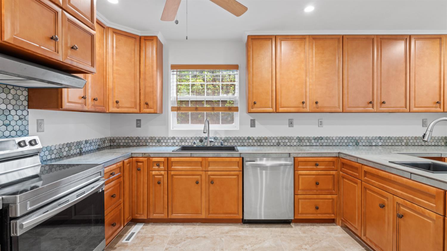 10 Palm Avenue Woodland CA 95695
