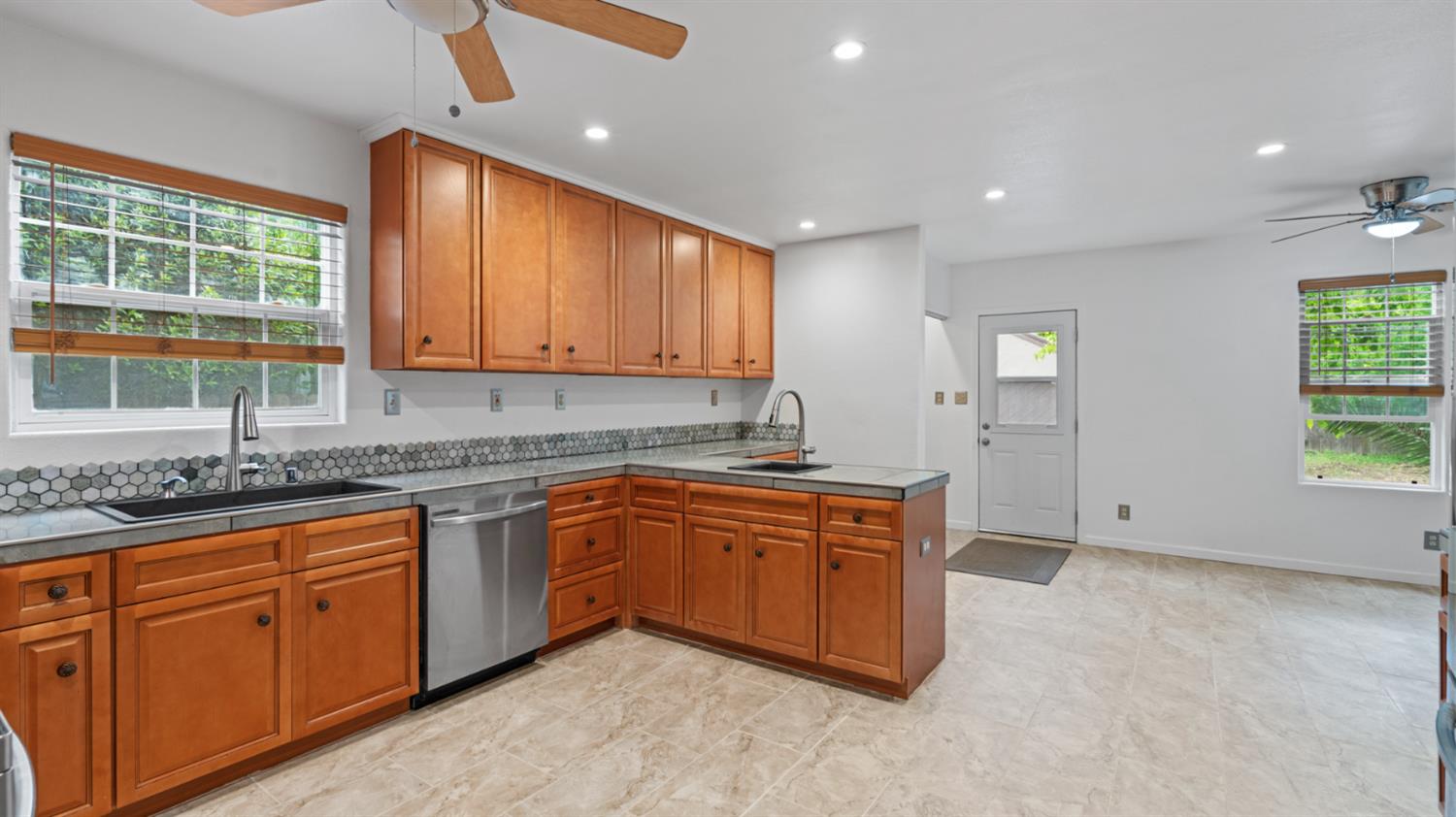 10 Palm Avenue Woodland CA 95695