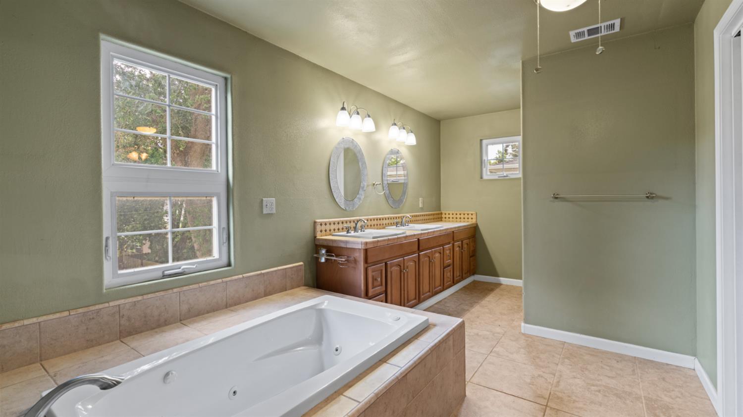 10 Palm Avenue Woodland CA 95695