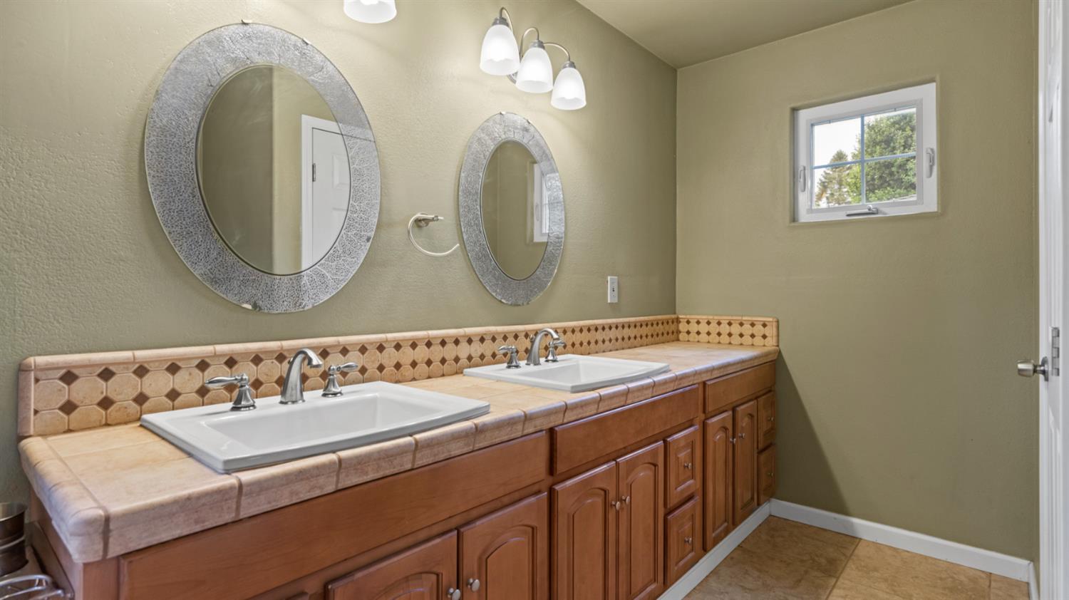 10 Palm Avenue Woodland CA 95695