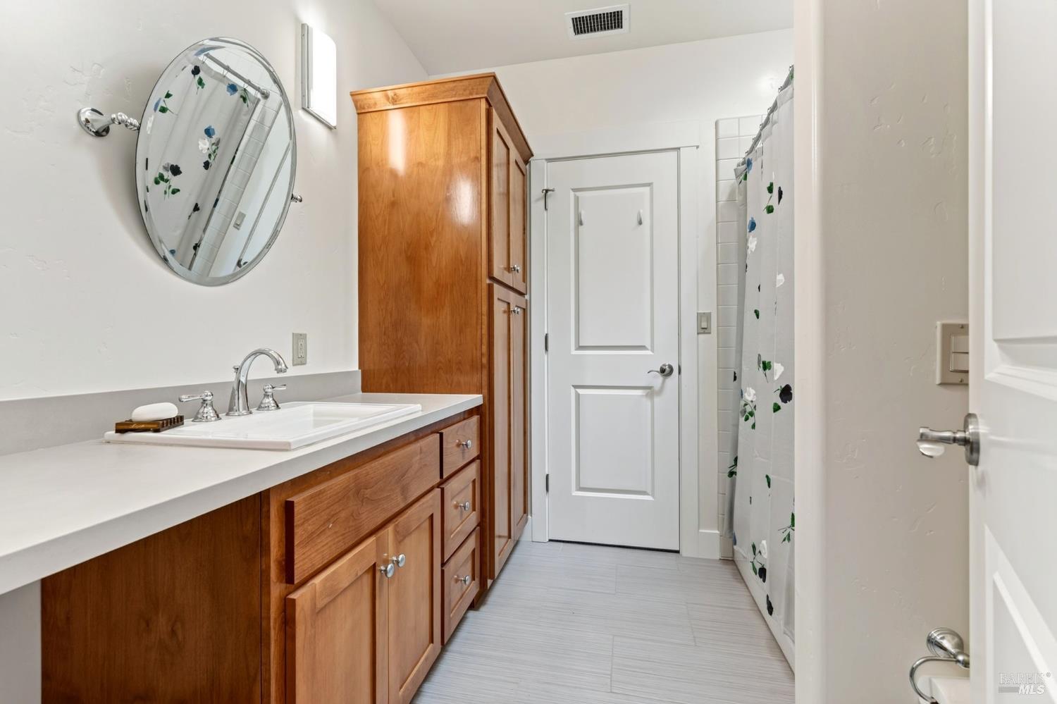 445-447 Monte Vista Avenue Healdsburg CA 95448