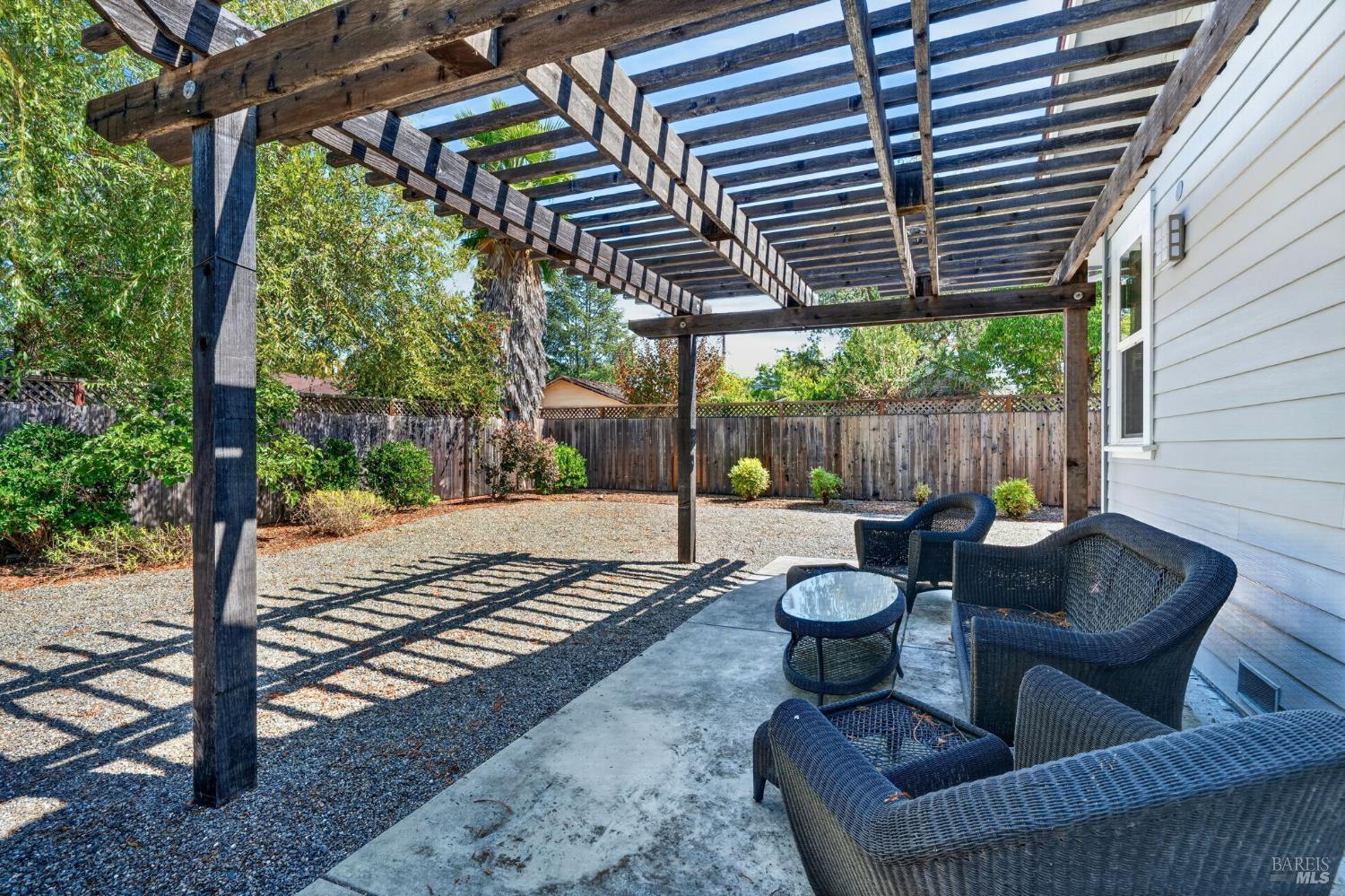445-447 Monte Vista Avenue Healdsburg CA 95448
