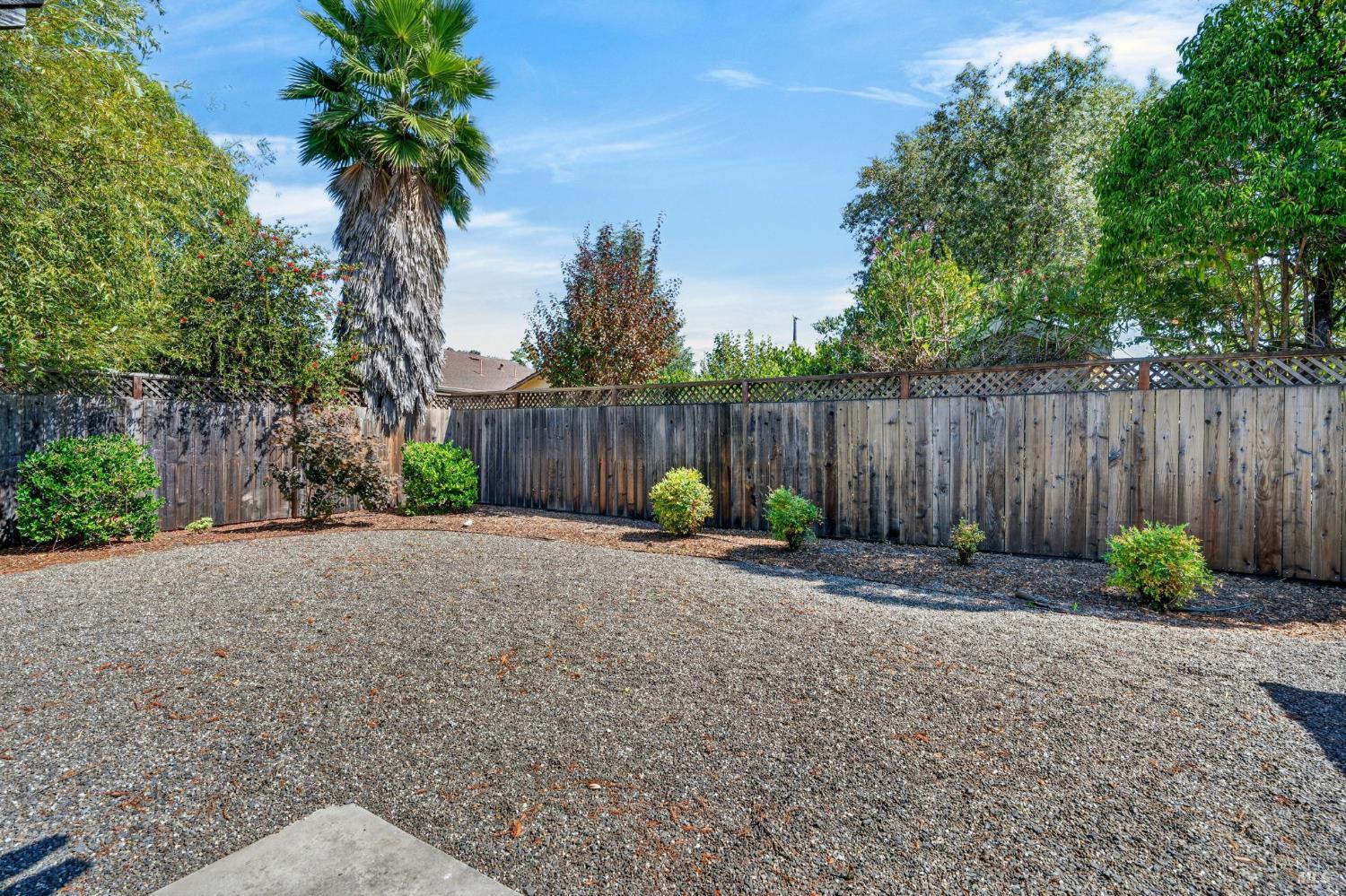 445-447 Monte Vista Avenue Healdsburg CA 95448