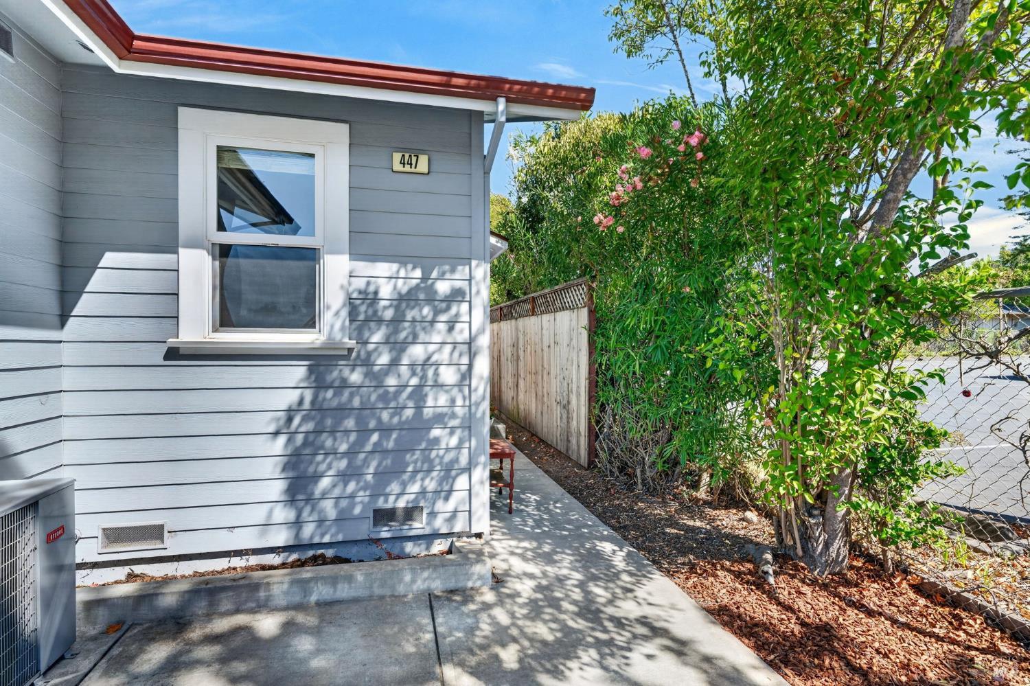 445-447 Monte Vista Avenue Healdsburg CA 95448