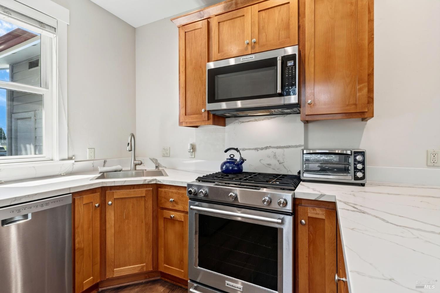 445-447 Monte Vista Avenue Healdsburg CA 95448
