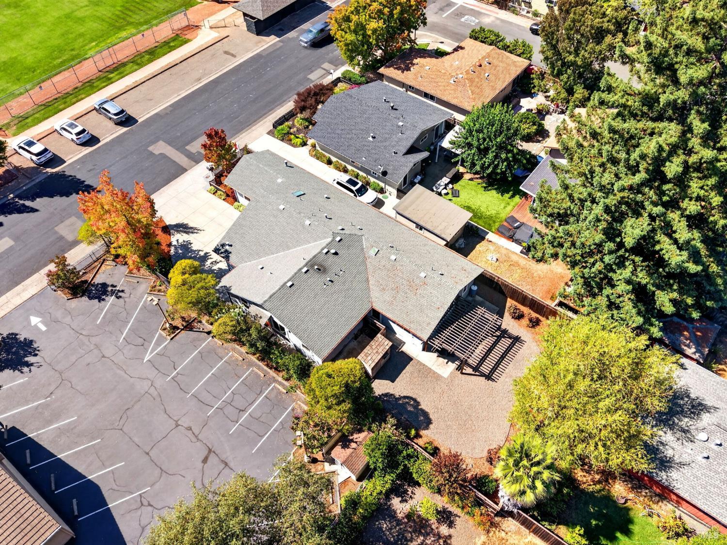 445-447 Monte Vista Avenue Healdsburg CA 95448
